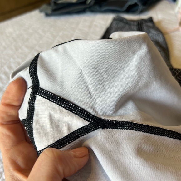 Lululemon hi rise 25” leggings 4 - Picture 3 of 9